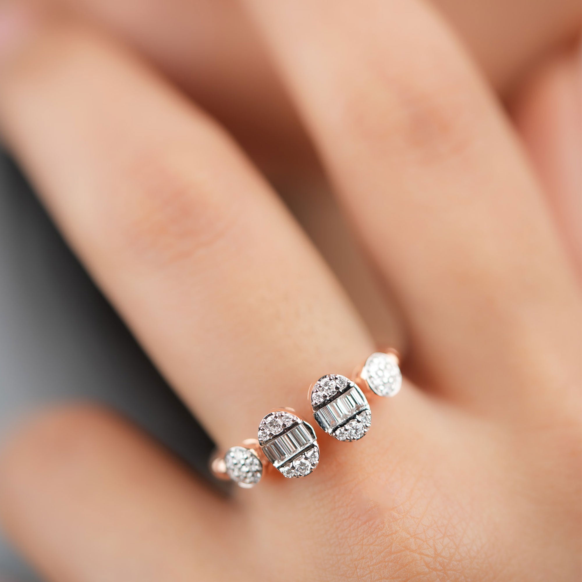 Opulent Éclat Diamond Ring